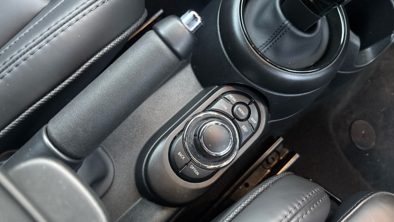 MINI Hatchback 1.5 Cooper Exclusive 3dr Petrol Hatchback